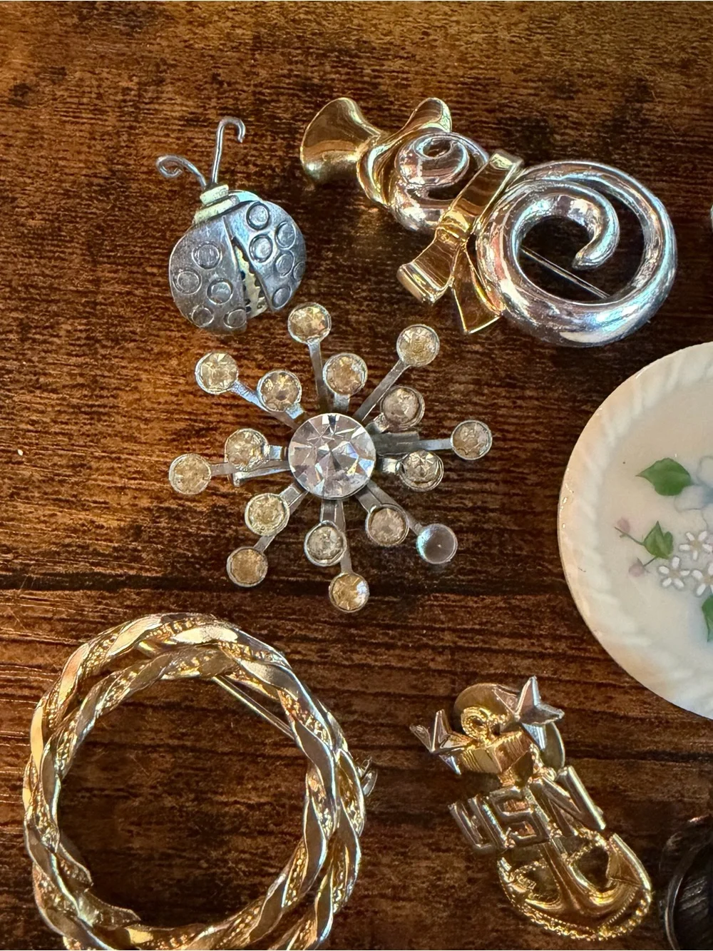Assorted Vintage Decorative Brooches - Floral, Leaf & Feather